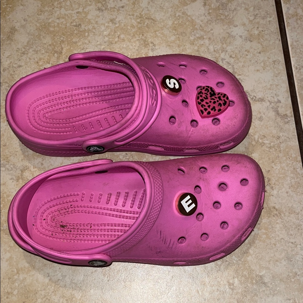 CROCS Kids Fuchsia Slippers with Fun Charms
